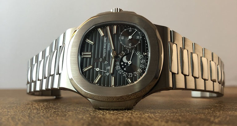 Patek-philippe-nautilus-5712